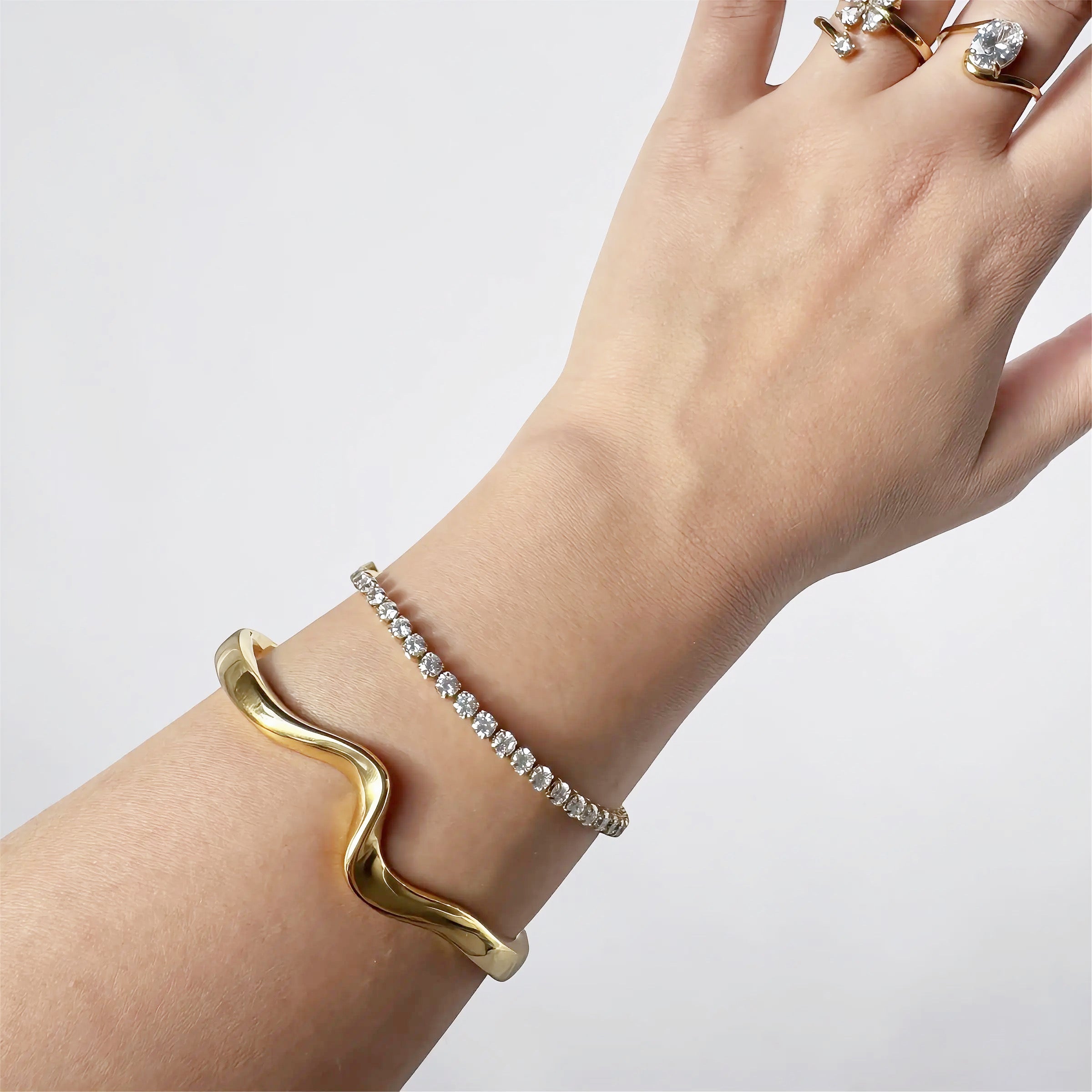 SHILA ARMBAND